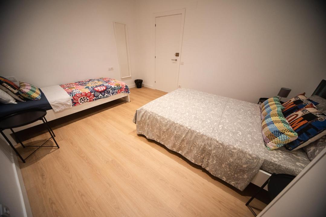 By Universitat Rooms บาร์เซโลนา ภายนอก รูปภาพ