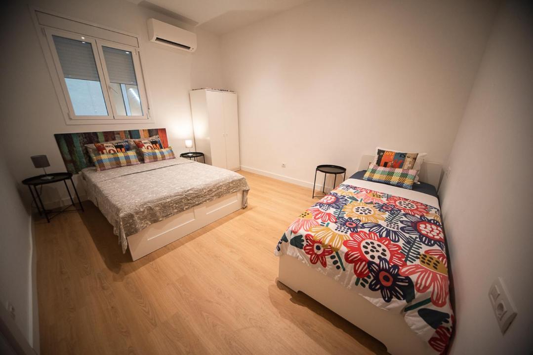 By Universitat Rooms บาร์เซโลนา ภายนอก รูปภาพ